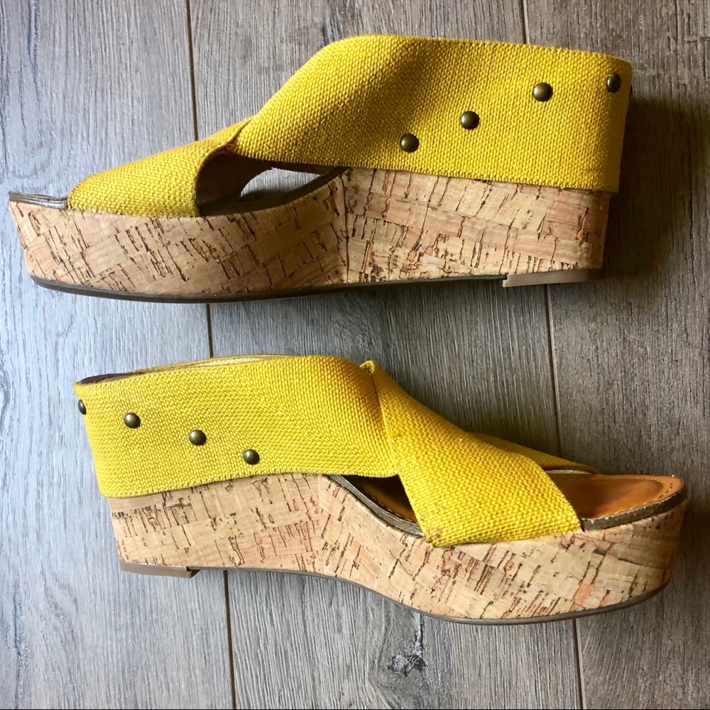 🍦SALE!!! Crown Vintage✨ Studded Cork Wedges